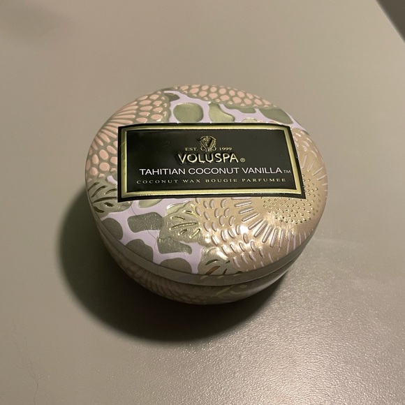 NEW- 0.9 oz/ 25.5 g Voluspa Tahitian Coconut Vanilla Mini Candle - Picture 3 of 6